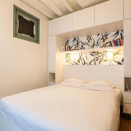 Veeve - A Story In Stone Apartment *