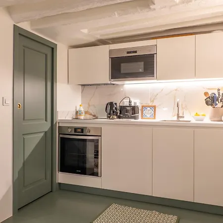 Apartment Veeve - A Story In Stone *