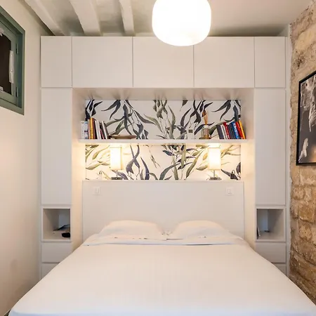 Veeve - A Story In Stone